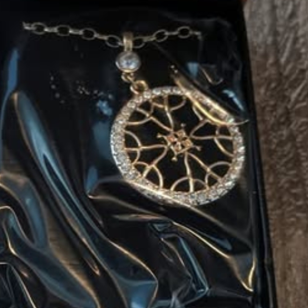 Elegant Gold and Silver Pendant Necklace
